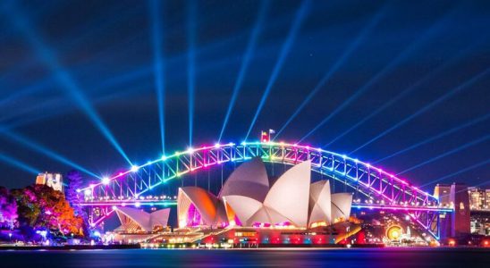 Cầu cảng Sydney với màn trình diễn ánh sáng ngoạn mục