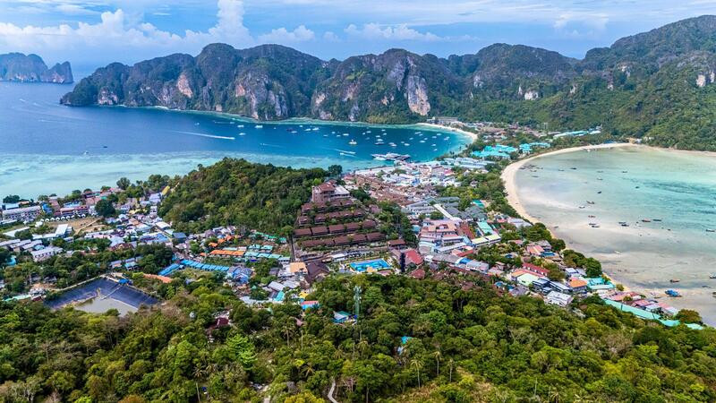 Vẻ đẹp nhiệt đới đặc trưng khiến Phuket luôn hút khách vào mùa hè